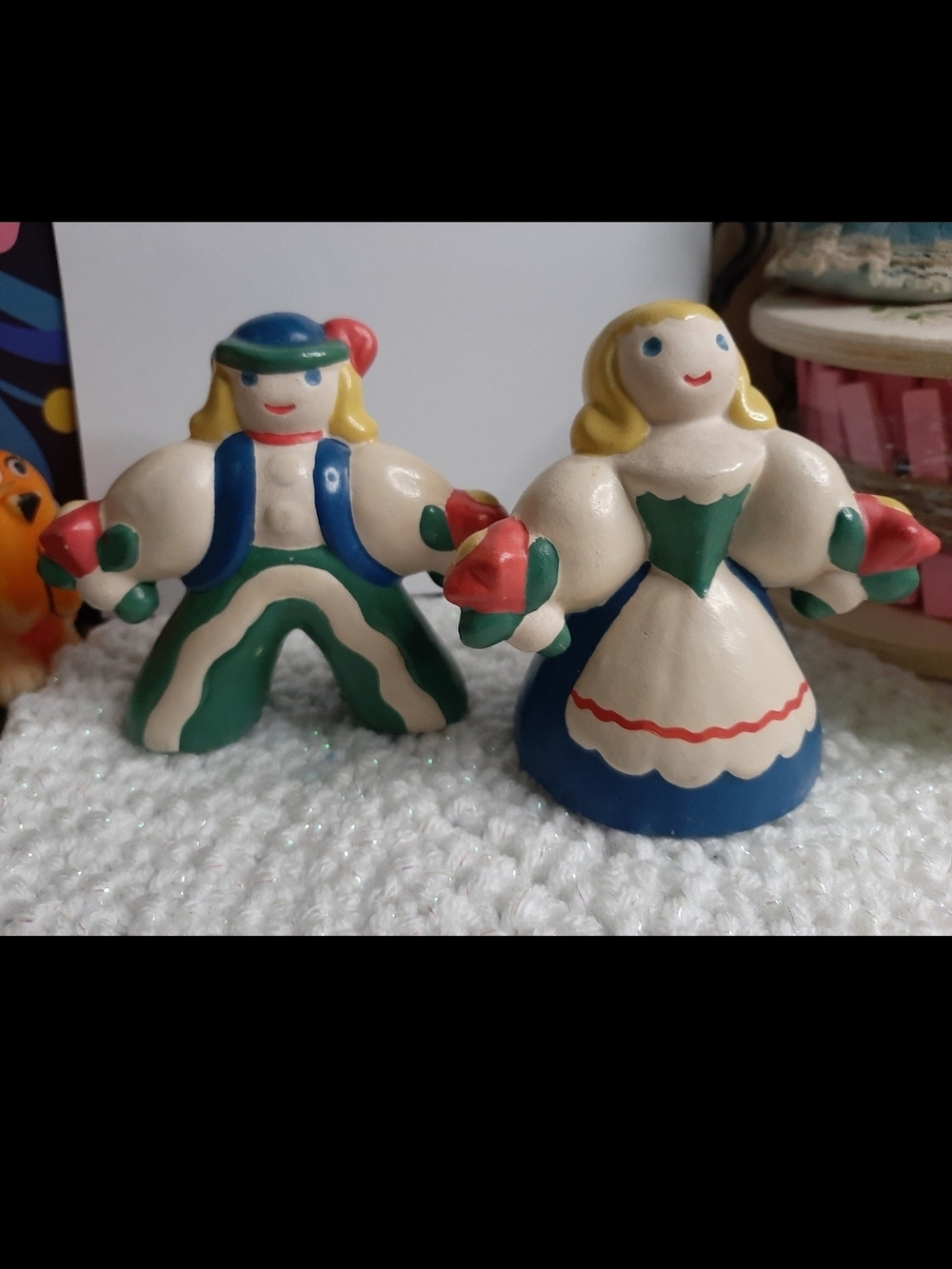 Vintage Dutch Hand Painted Folk Art Ceramic Salt And Pepper Couple Figurines
